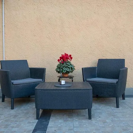 Dalia's Garden And Private Parking *